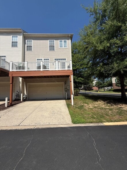 Building Photo - 15201 Torbay Way