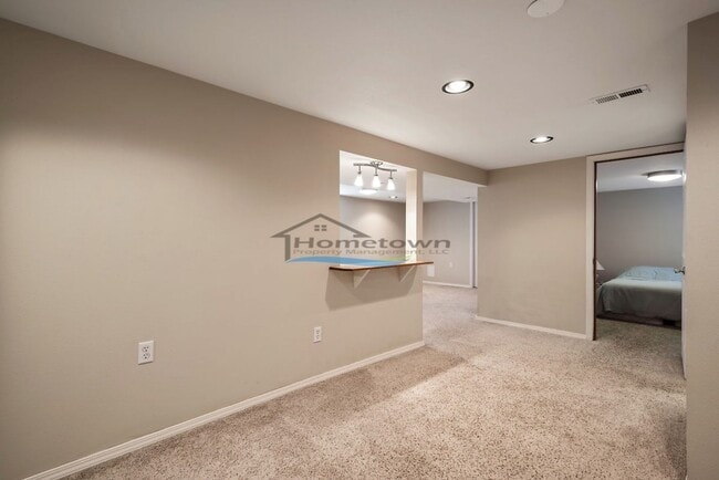 Building Photo - Well-Maintained 3 Bed 2 Bath Cottage in Do...