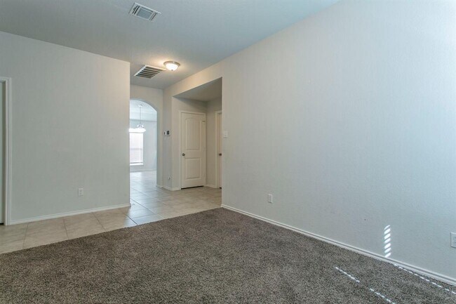 Building Photo - 117 Kinglet Dr