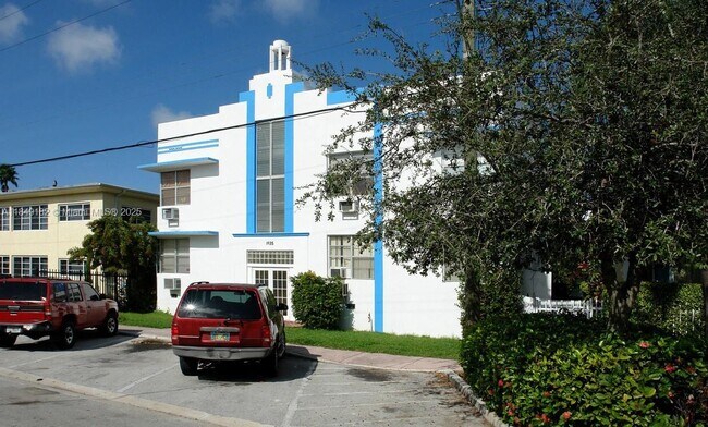 Building Photo - 1935 Calais Dr