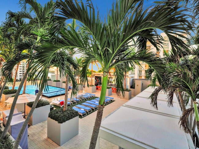 Building Photo - 3101 Bayshore Dr