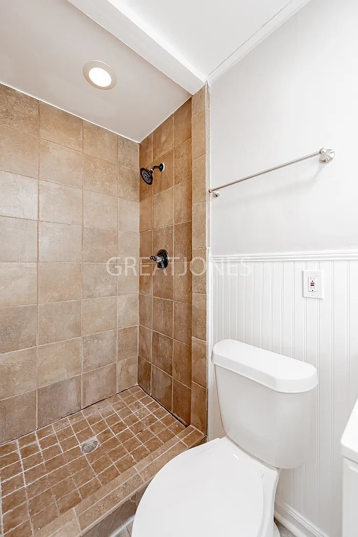 Building Photo - 3242 Southmont Dr