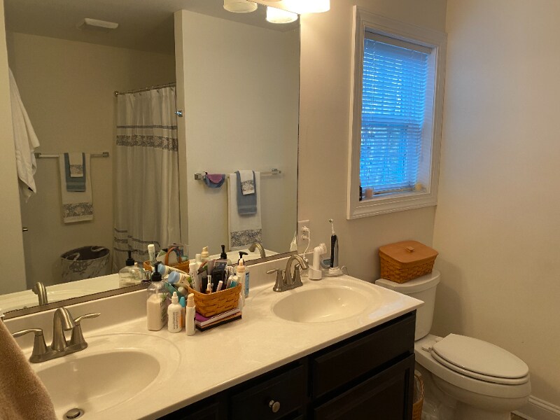 Building Photo - 137 Camelot Cir