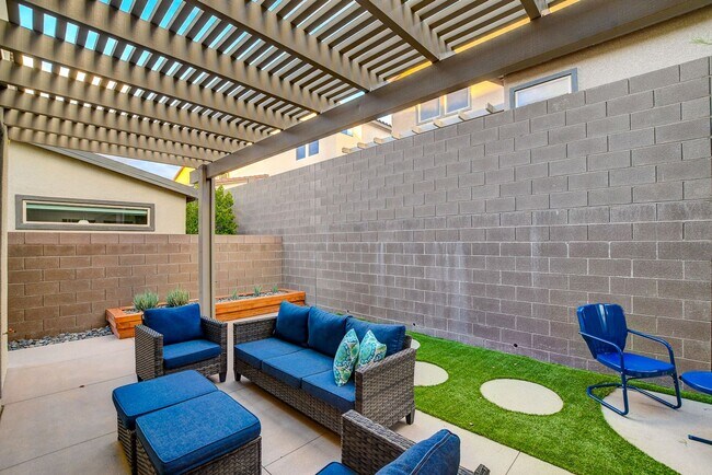 Building Photo - Luxury Fully Furnished Designer Home in Inspirada!