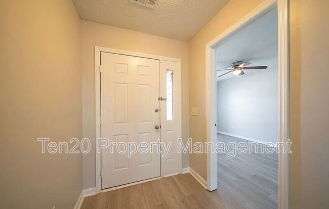 Building Photo - 3007 Longmont Ln