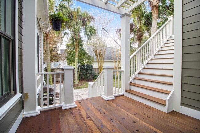 Building Photo - 612 Daggett St