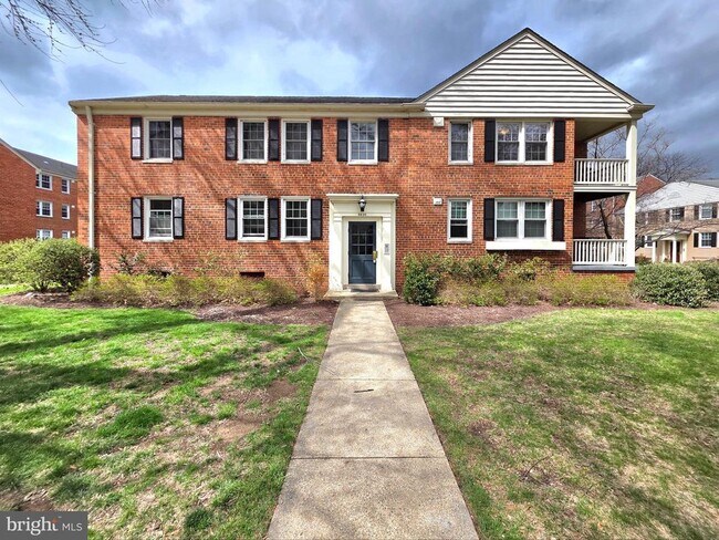 Building Photo - 6620 Boulevard View