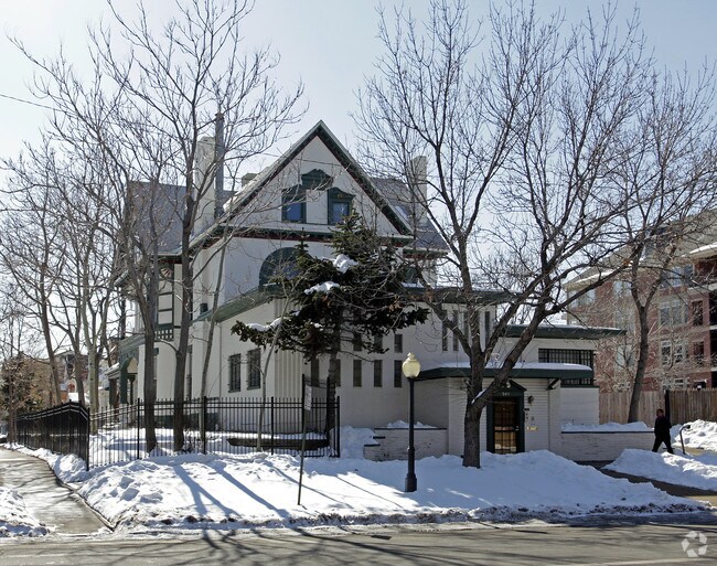 Building Photo - 940 E 17th Ave