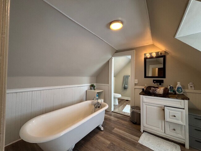 Building Photo - Single Family Home In The Park Ave Neighborhood!