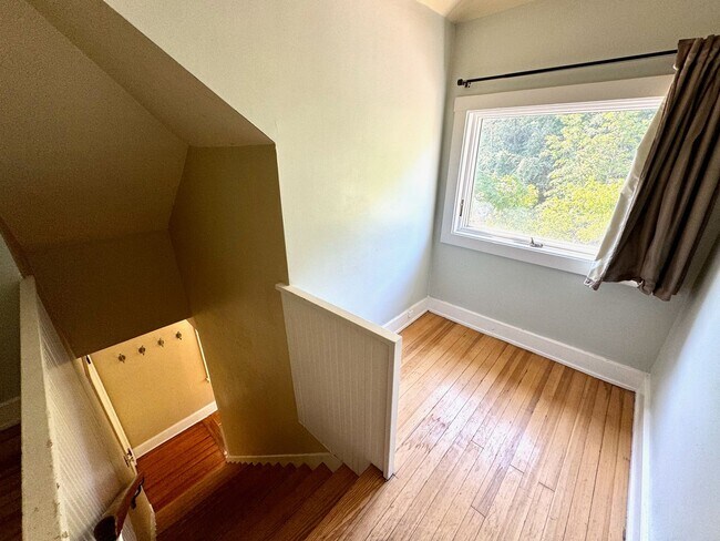 Building Photo - 505-507 W McMillan