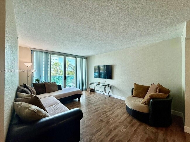 Building Photo - 7501 E Treasure Dr