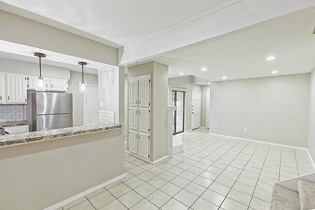 Building Photo - 889 Dublin Dr