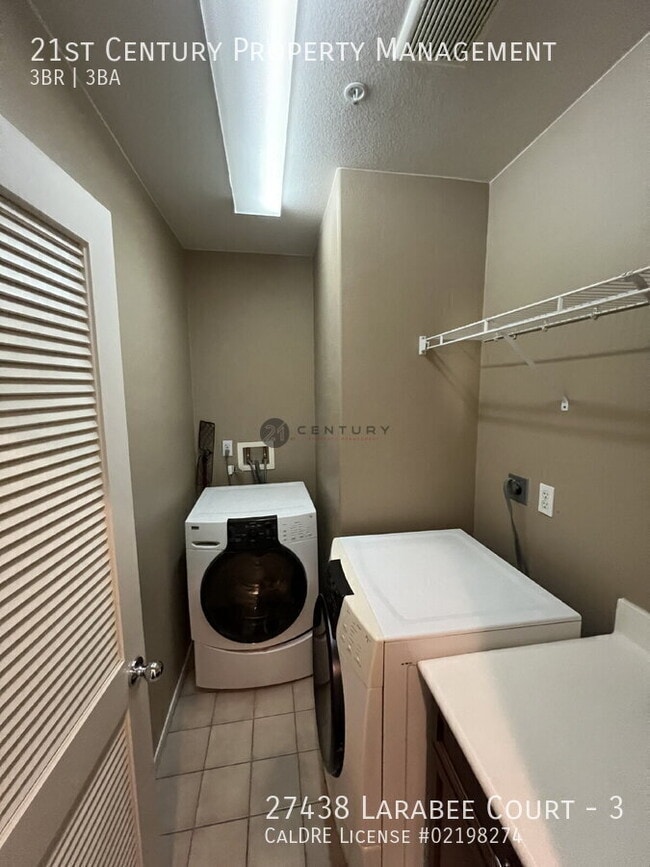 Building Photo - 27438 Larabee Ct