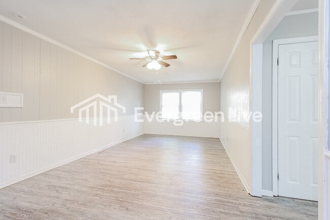 Building Photo - 614 Pine Hill Dr