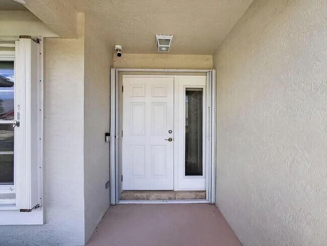 Building Photo - 114 Palomino Dr