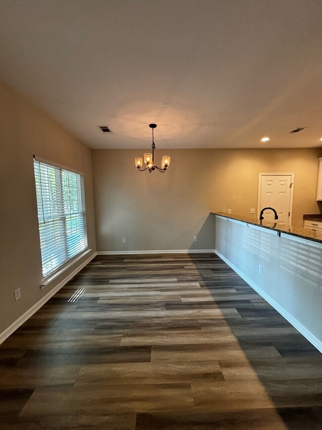 Building Photo - 715 Truman St