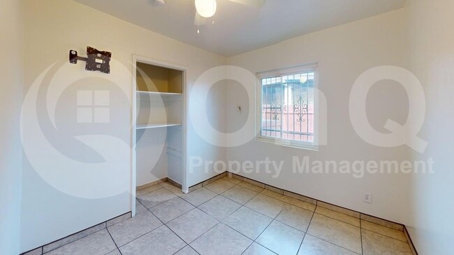 Building Photo - 1132 W Knox Pl