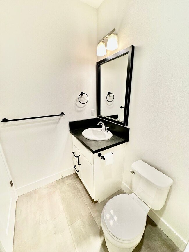 Building Photo - Newly Built 3/2.5 Home in Tesoro Viejo Community