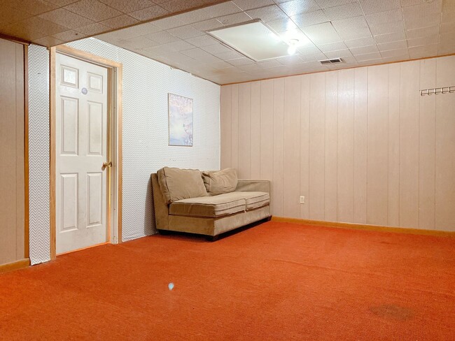 Building Photo - A wonderful 4-bedroom house in the Benson Gardens area - near Walmart Neighborhood Market, Asian ...