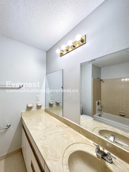 Building Photo - 5058 Pheasant Run Ln