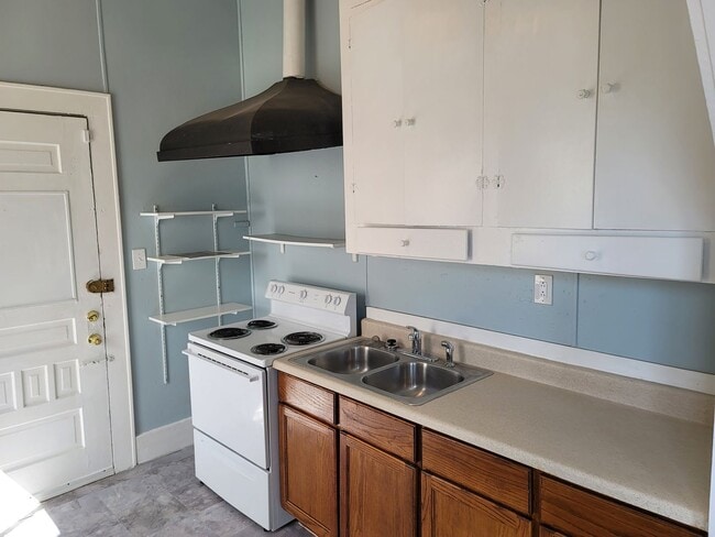 Building Photo - 826 Broadway Avenue J