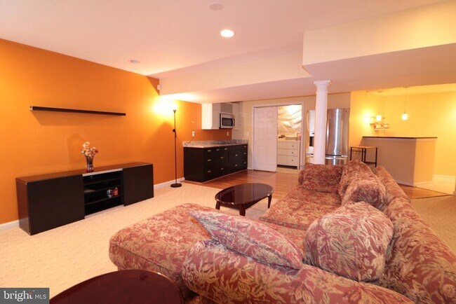 Building Photo - 11151 Yellow Leaf Way