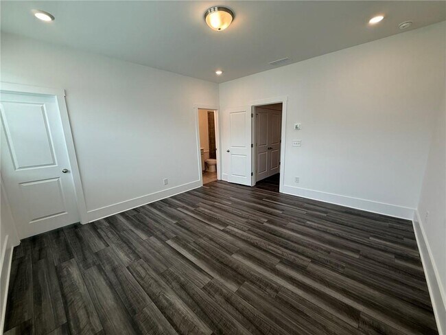 Building Photo - 1603 Aeslin Dr NW