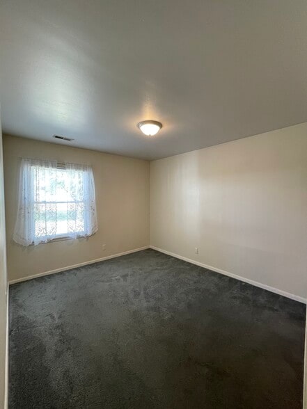 Building Photo - 3331 Ridgewood St