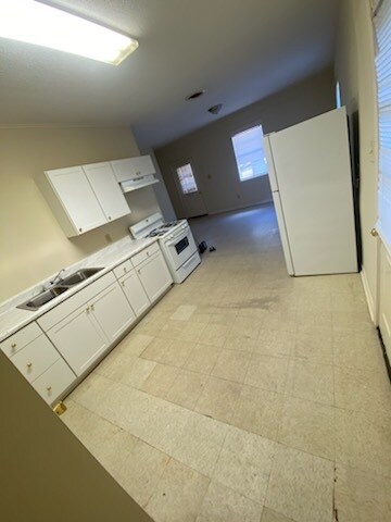 kitchen - 326 S Prentiss St