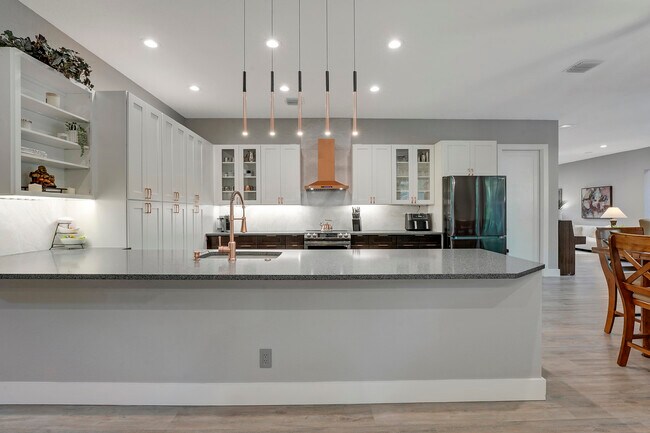 Building Photo - 127 Via Castilla