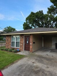 Building Photo - 3880 Pocasset St