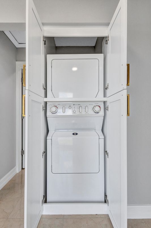 Building Photo - 4403 7th St E