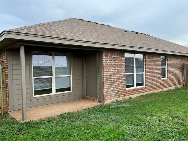 Building Photo - 10220 Lilac Ln