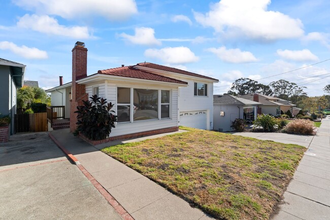 Building Photo - Beautifully Updated Rental Home