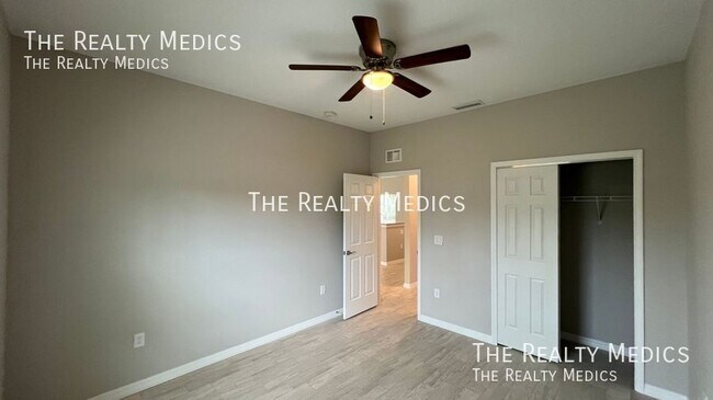 Building Photo - 3290 Halden Ave SE