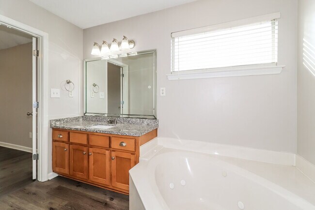 Building Photo - 5871 Carrel Cove