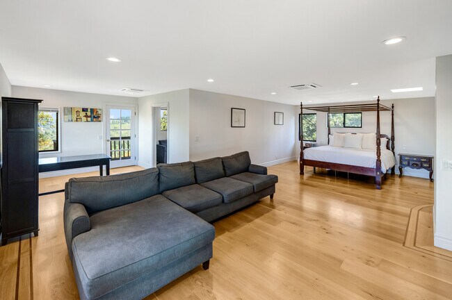 Building Photo - 22533 Majestic Dr