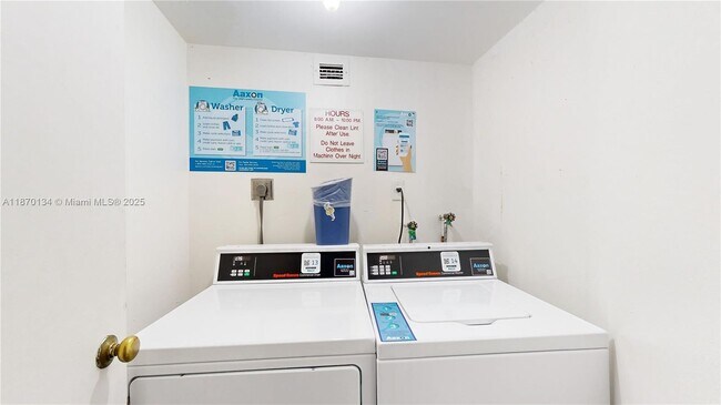 Building Photo - 18011 Biscayne Blvd