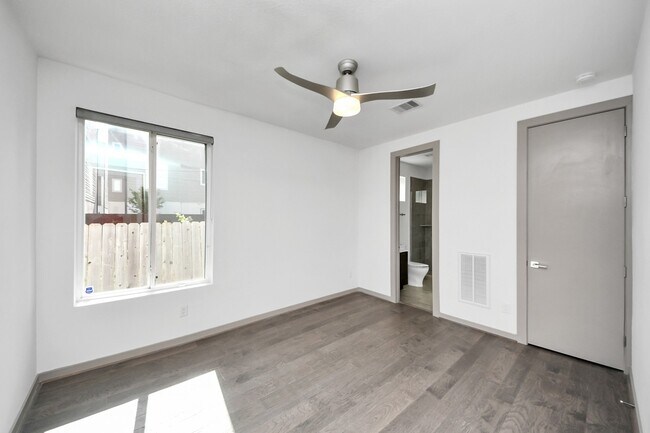 Building Photo - 2302 Johnson St