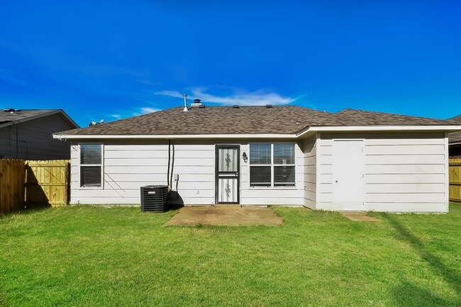 Building Photo - 4539 Longtree Ave