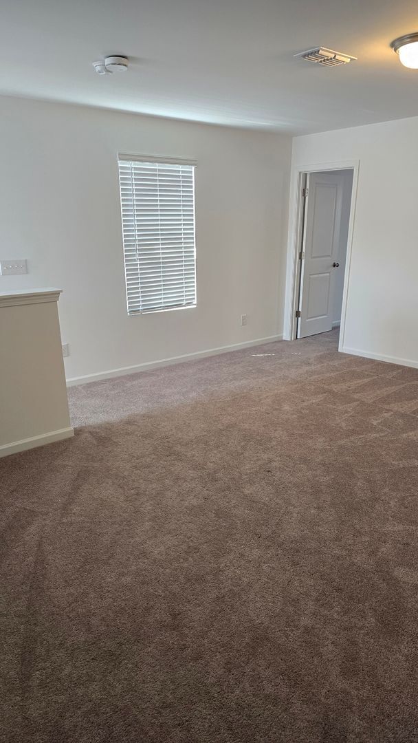 Building Photo - Beautiful Home with 4BR/3BA Two Car Garage
