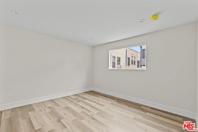 Building Photo - 546 N Genesee Ave