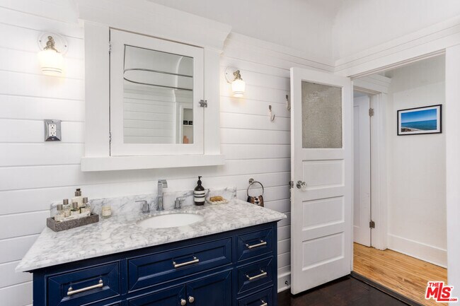 Building Photo - 3438 4th Ave