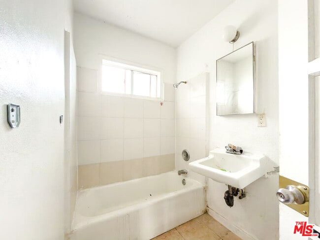 Building Photo - 1107 Date St