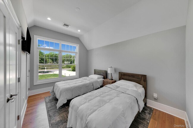 Building Photo - 5415 Skunk Ln