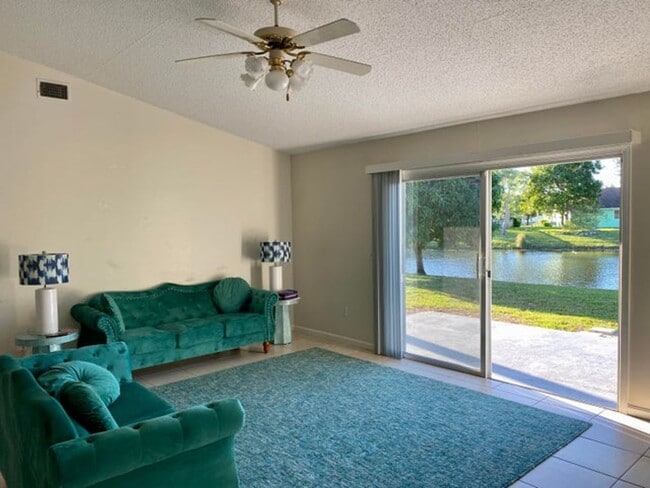 Building Photo - 104 Van Gogh Way