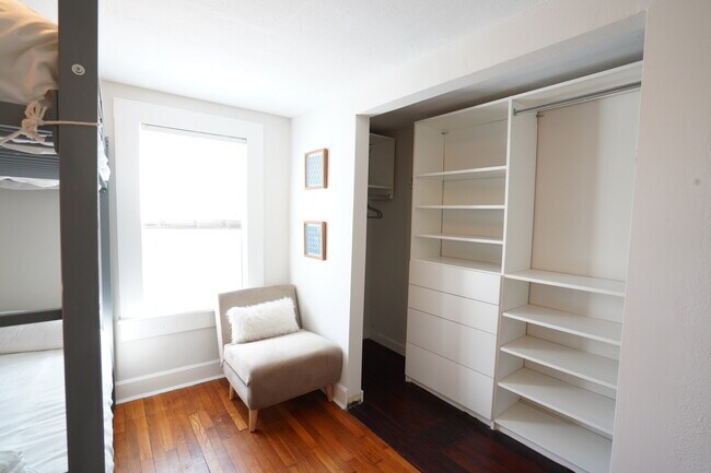 Building Photo - 1007 12th Ave N