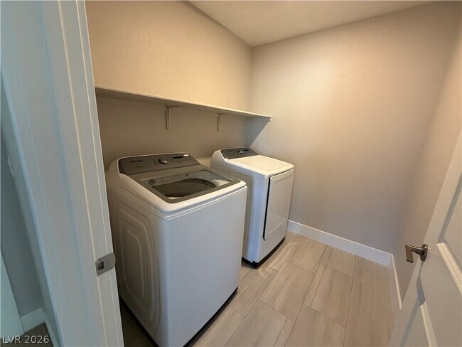 Building Photo - 4642 Engage St