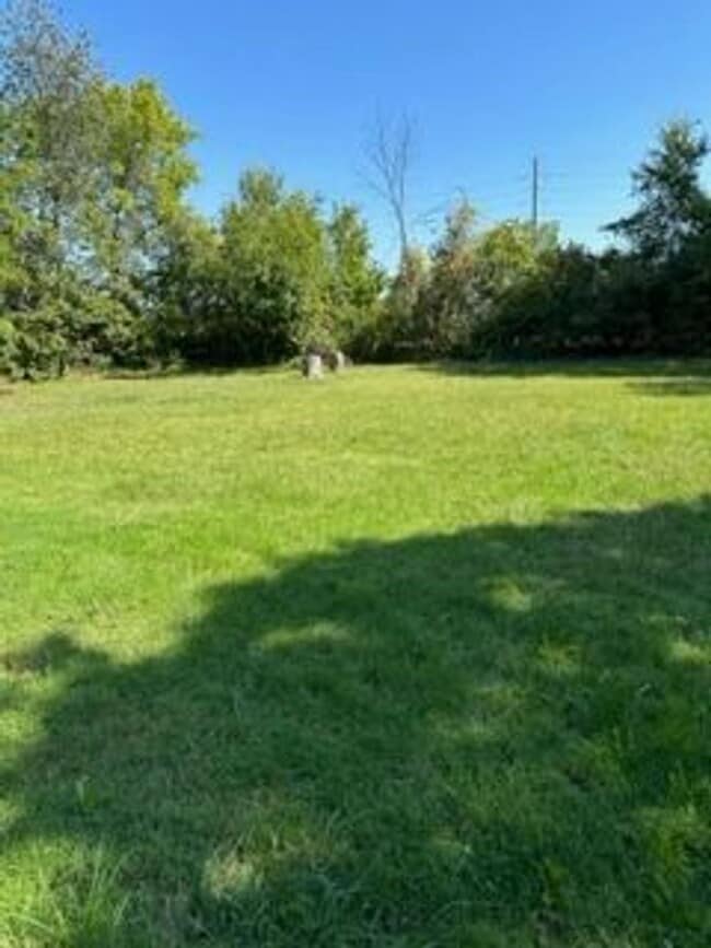 Building Photo - 3 Bed/1.5 Bath Home in Lees Summit!