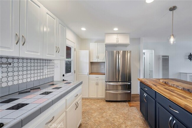 Building Photo - 13616 Hermes St